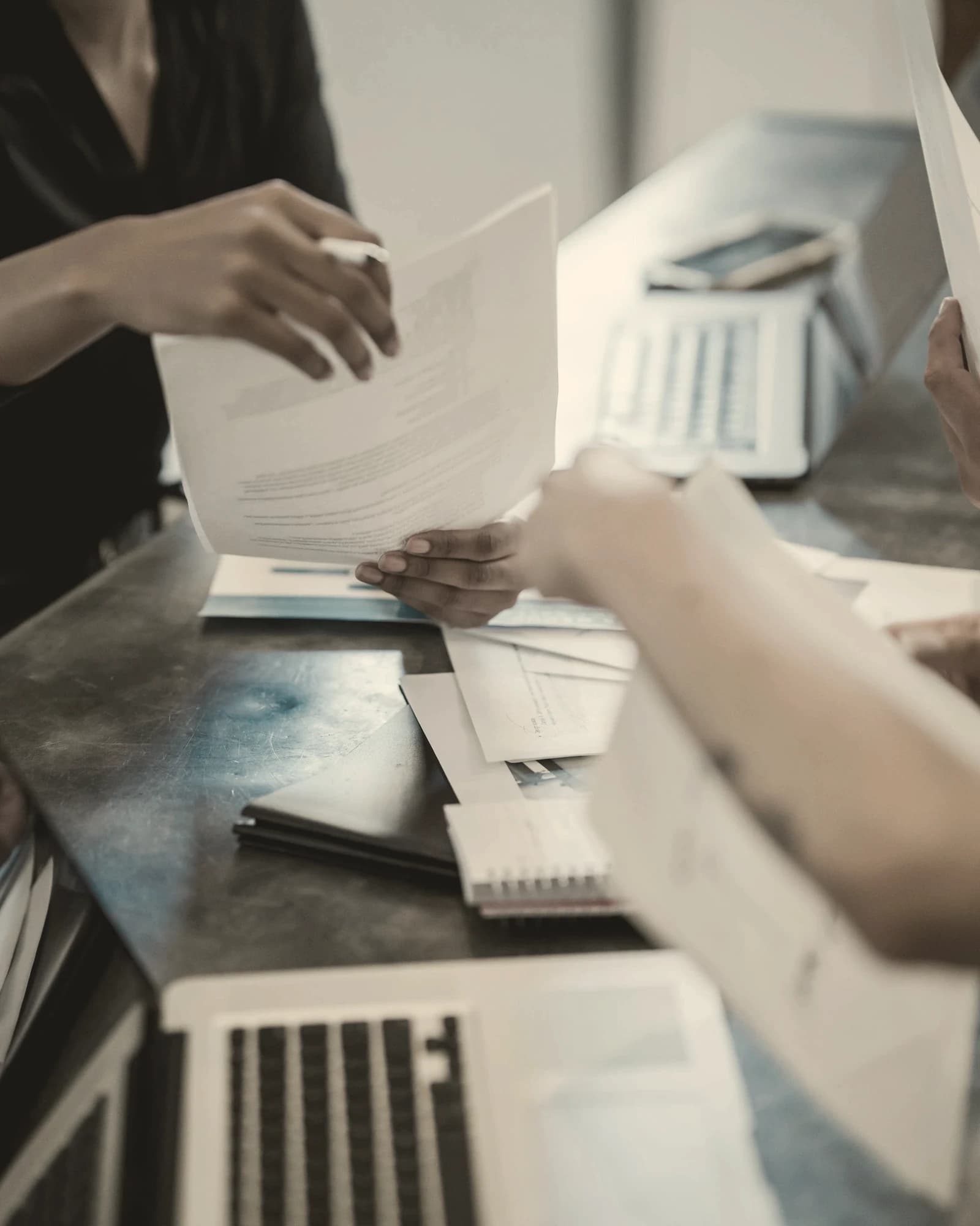 Revisión operativa con documentos para representar control, ownership y trazabilidad mínima