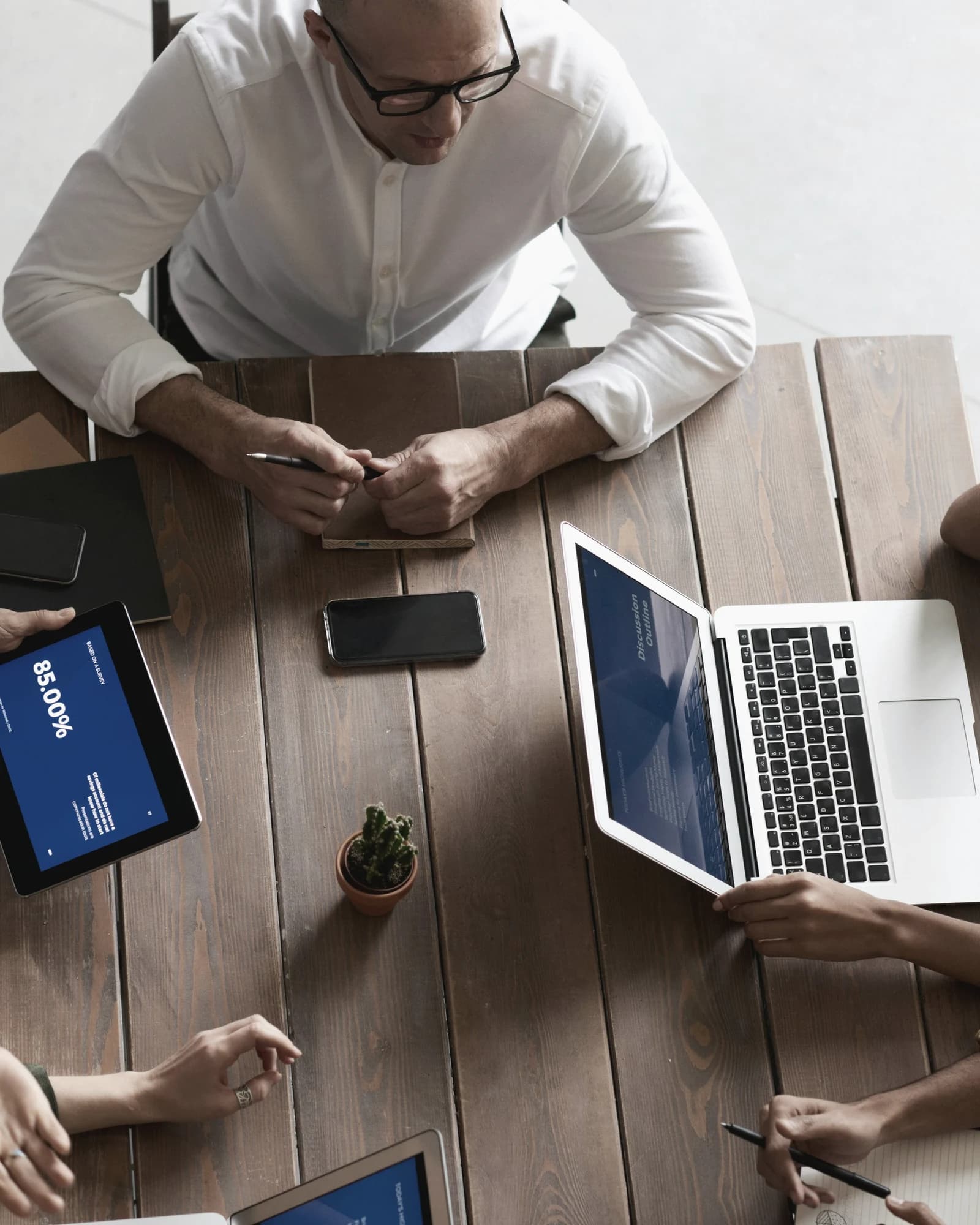 Sesión de trabajo sobre mesa para definir fases y reglas de aprobación
